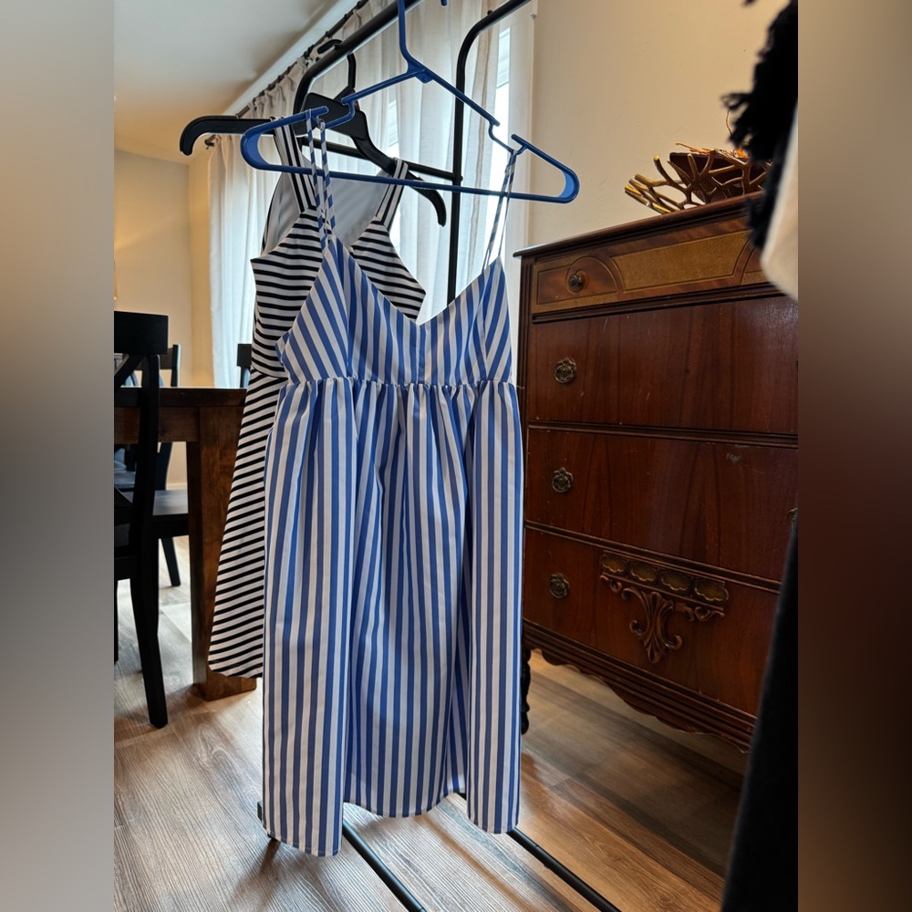 Small, lined summer dress